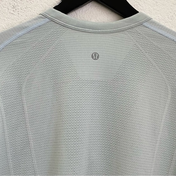 LULULEMON Metal Vent Tech Long Sleeve Henley Silverescent Blue Cast Size L - Picture 6 of 12